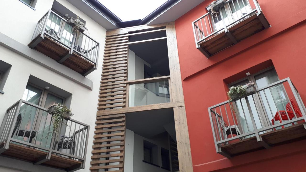 Hotel Bed & Rooms , Corte Rossa -1 Min Walk To Bernina Express Tirano Exterior foto