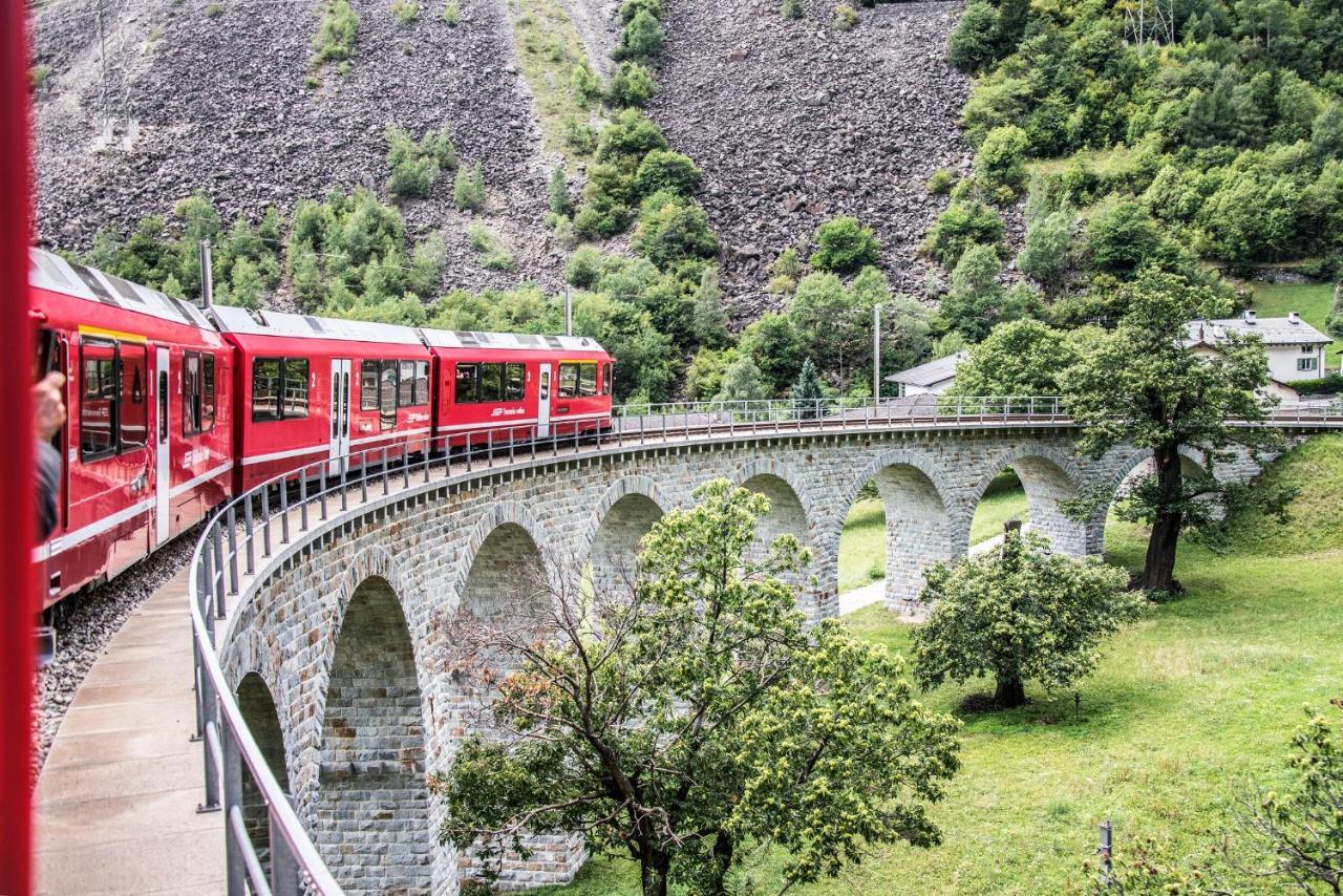 Hotel Bed & Rooms , Corte Rossa -1 Min Walk To Bernina Express Tirano Exterior foto
